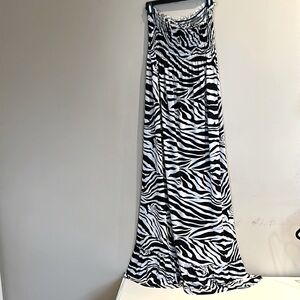 Sleeveless zebra maxi dress. Maternity no size tag. Fit Large/XL